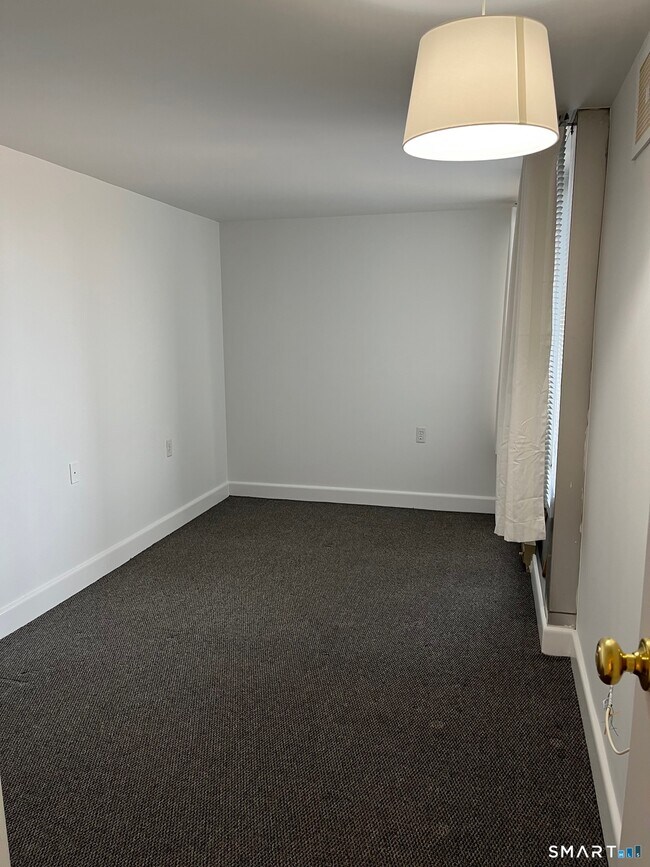Building Photo - 60 Strawberry Hill Ave