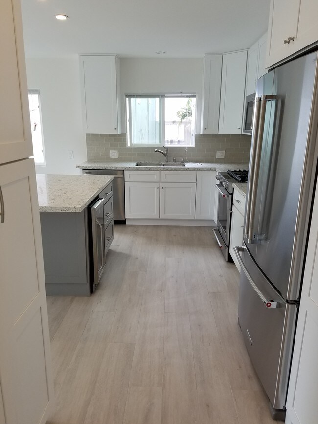 Kitchen + Island - 613 Manhattan Beach Blvd
