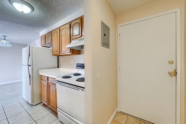 Building Photo - 2 Bedroom 2 bathroom condo in Centennial