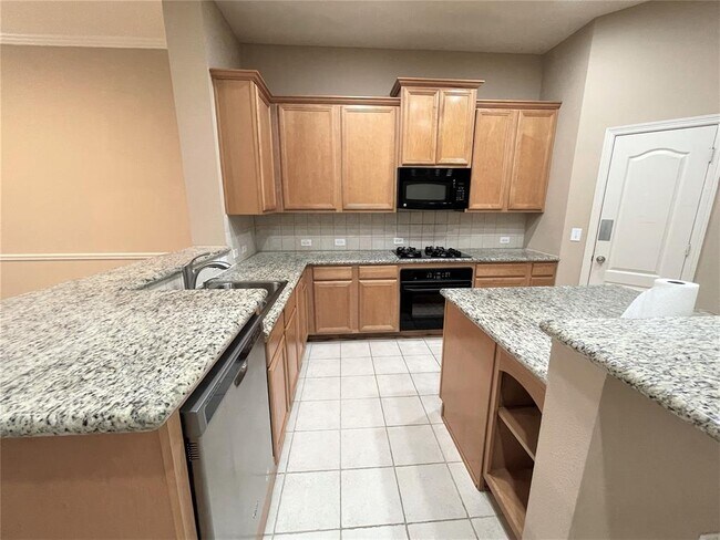 Building Photo - 3305 Knollcrest Ln