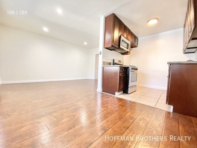 Foto del edificio - 16215 Vanowen St