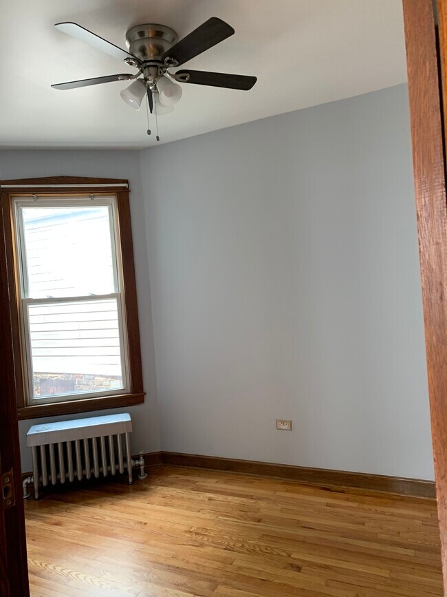 1ST BEDROOM - 3530 W Evergreen Ave