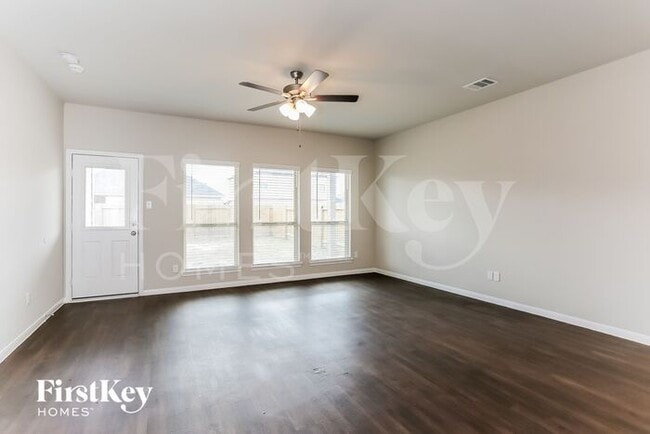 Building Photo - 7215 Victorville Dr