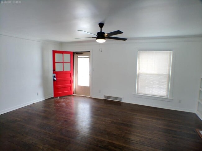 Building Photo - 5302 N Spruce Ave