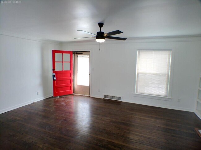 Foto del edificio - 5302 N Spruce Ave