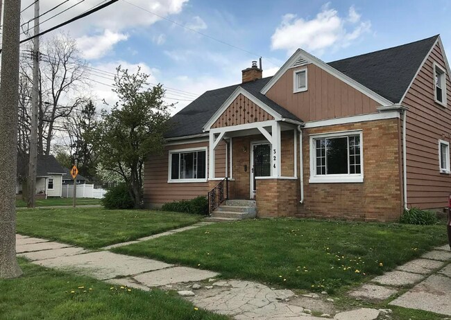 Building Photo - 324 W Oakland Ave
