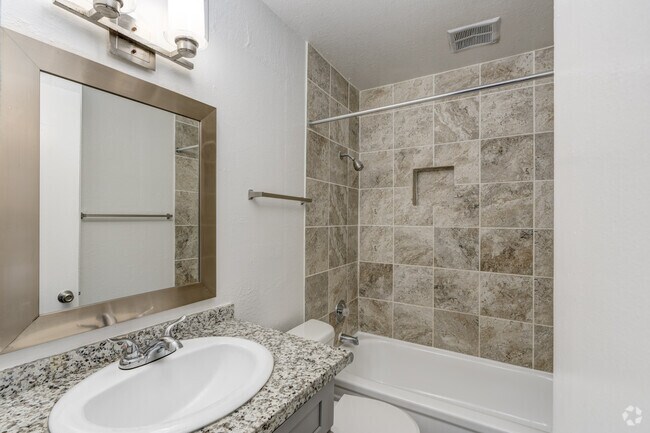 2 habitaciones, 2 baños - 1500 pies cuadrados - Baño - RBBC