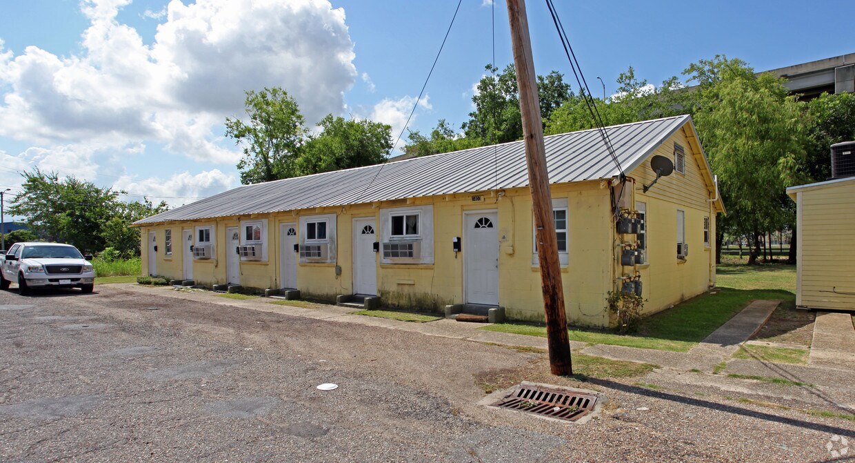 Primary Photo - 1403-1413 Lawrence St