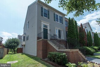 Building Photo - 2 Rockingham Ct