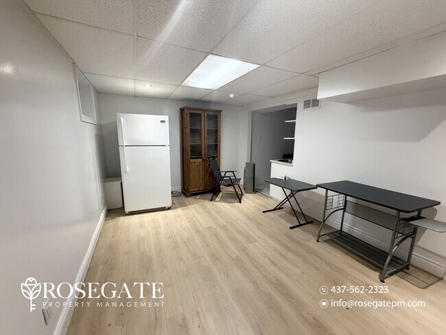 Photo du bâtiment - Bright 2-Bedroom Basement Apartment with In-Unit Laundry & Parking in Brampton