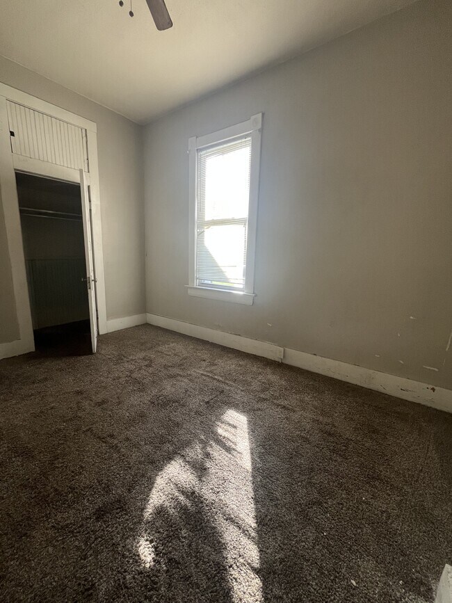 Foto del edificio - 2533 E 24th St