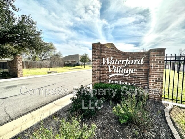 Building Photo - 3701 Vista Cove Dr