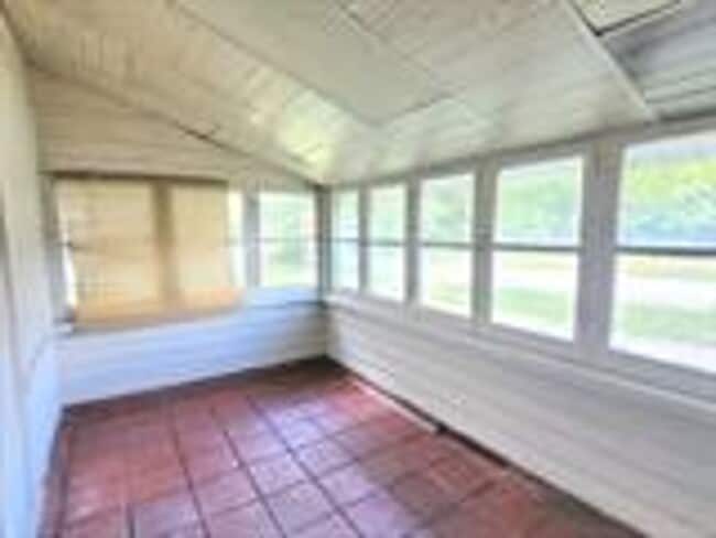 Building Photo - VOUCHER FREINDLY - COME SEE!!!!!!