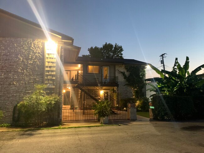 Building Photo - 505 Kenniston Dr