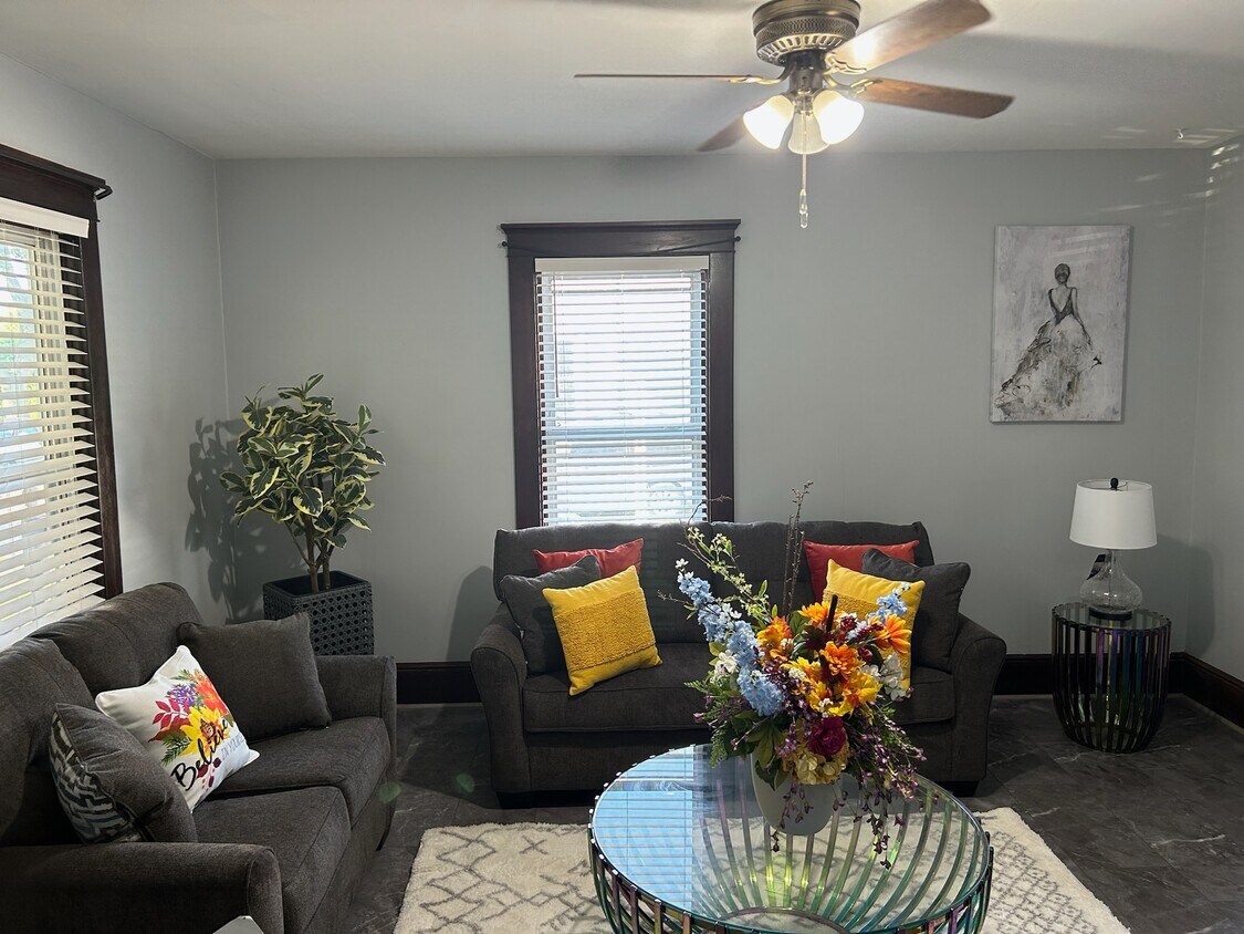 Foto principal - 520 McEwen St