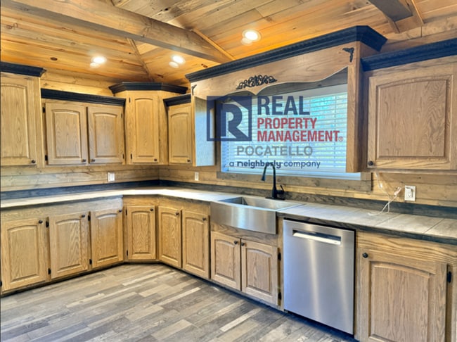 Foto del edificio - Beautiful 5 bed 2 bath country living - 5+...