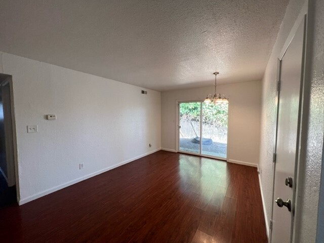 Foto del edificio - Gorgeous 3 bedroom, 2 bathroom duplex in S...
