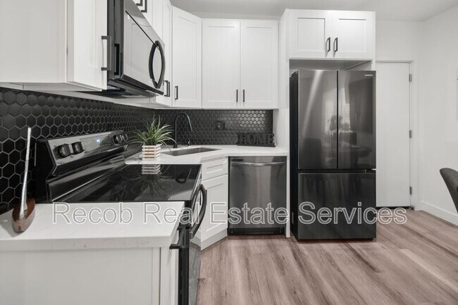 Foto del edificio - 4978-4988 Genesee Avenue