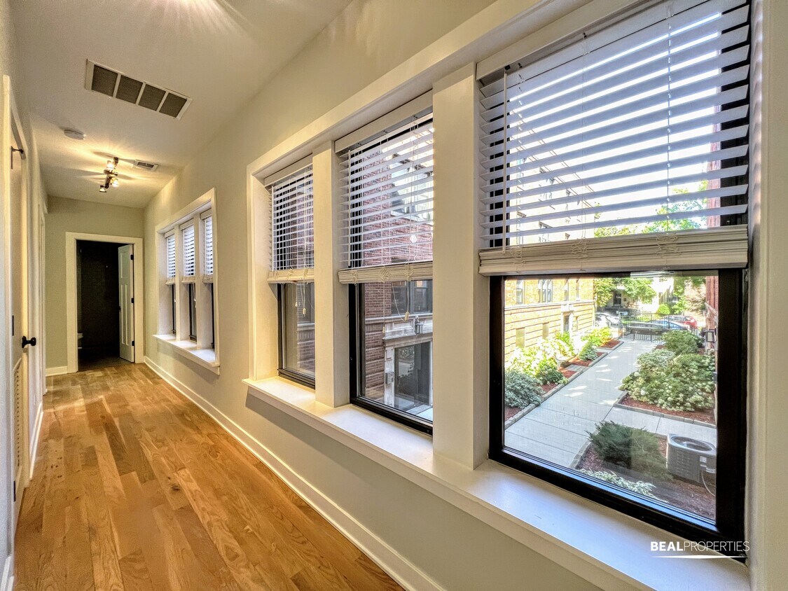 Foto principal - 2205 W Eastwood Ave