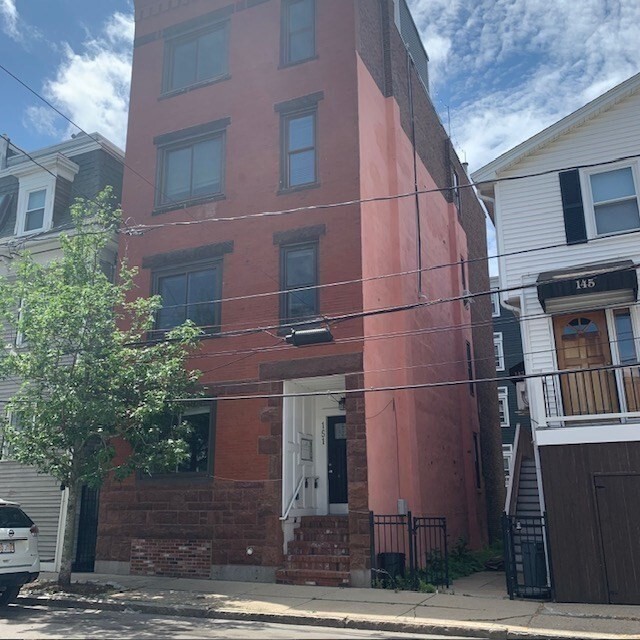 Building Photo - 151 W Sixth St