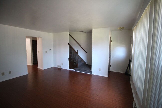 Foto del edificio - COMING SOON! Gorgeous 3 Bedroom,1.5 Bathro...