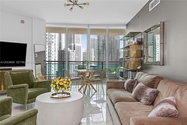 Foto del edificio - 350 S Miami Ave