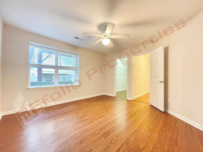 Building Photo - No Carpet! Beautiful 3-Story Townhome with...