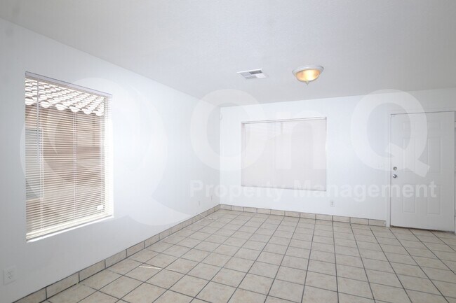 Foto del edificio - 10713 W Montecito Ave