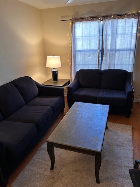 Foto del edificio - 3735 Oakwood Hills Dr