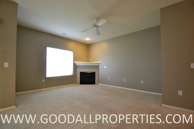 Building Photo - 2 Bedroom, 2 Bath Condo in Waukee