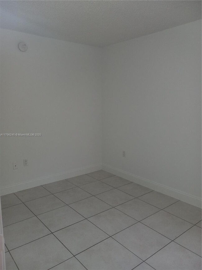 Foto del edificio - 8275 SW 152nd Ave