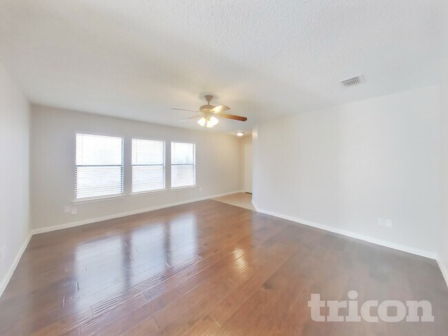 Building Photo - 716 King St