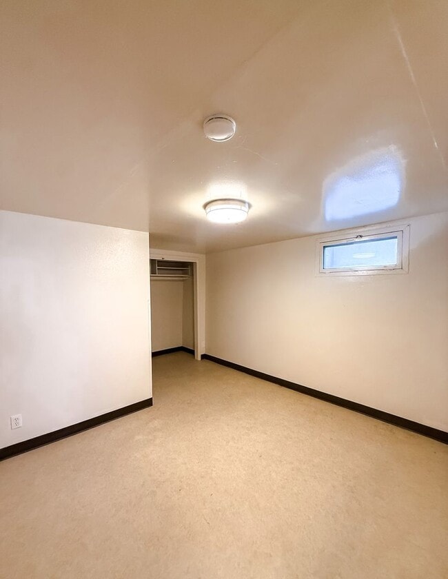 Building Photo - Cozy and comfortable Apartment in The Dalles!