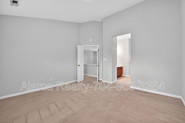 Foto del edificio - 9205 Mitchell Glen Dr