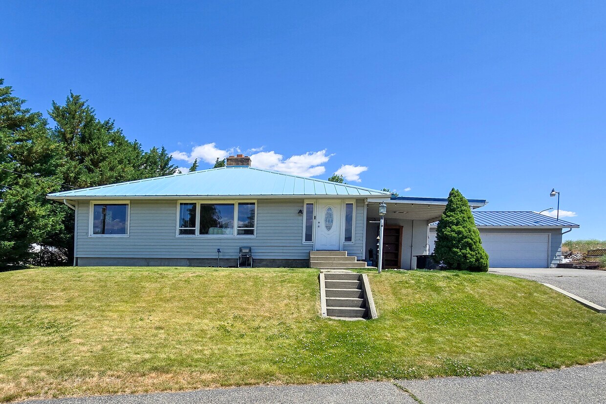 Foto principal - 800 10th St NE