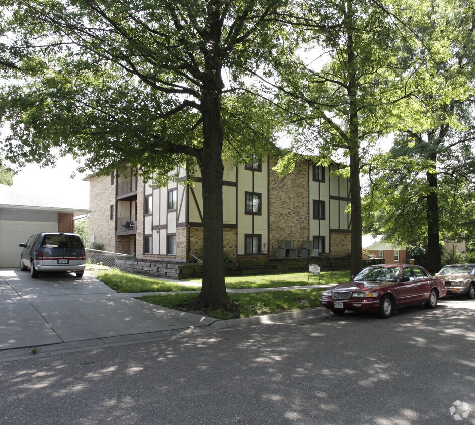 Primary Photo - 5619 Huntington Ave