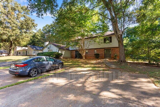 Foto del edificio - 5005 Hawthorne Ct