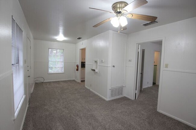 Foto del edificio - Coming Soon! Adorable 1 bedroom 1 bath in ...