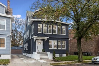 Building Photo - 440 N Grove St