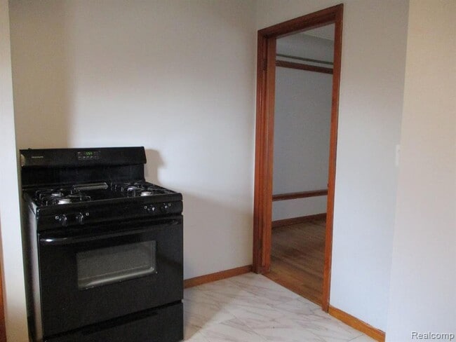Building Photo - 8838 Mortenview Dr