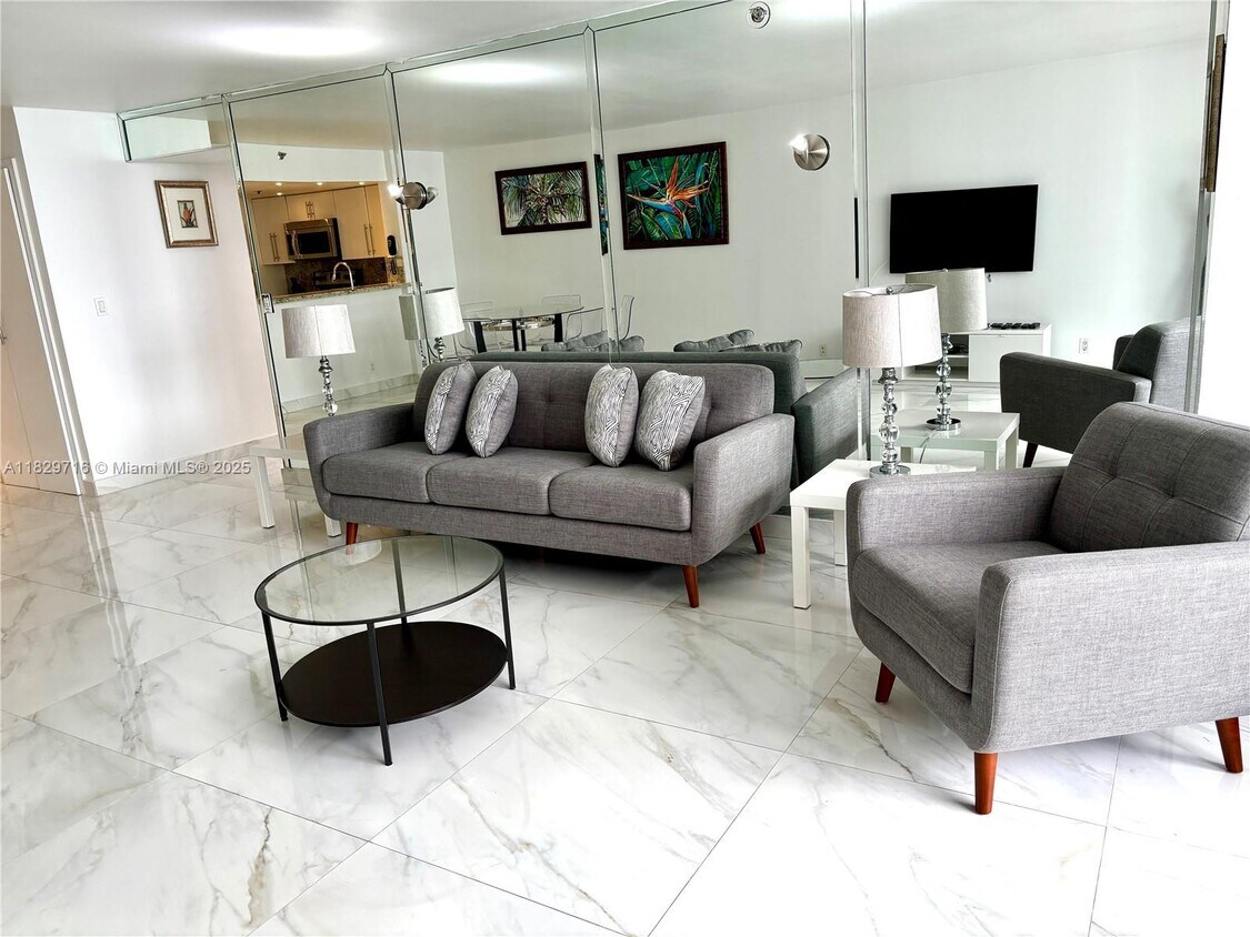 Foto principal - 1717 N Bayshore Dr