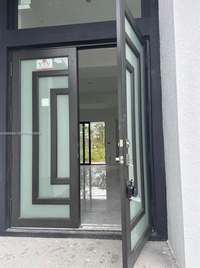 Foto del edificio - 815 Anaconda Ave S