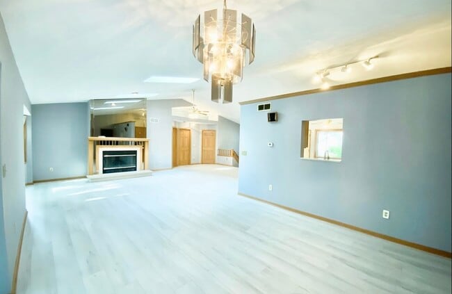 Foto del edificio - 3121 Carefree Dr