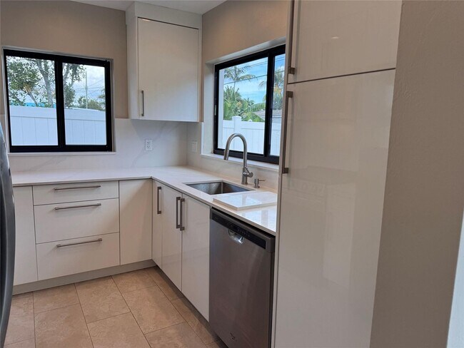 Foto del edificio - 5408 NE 3rd Ter.