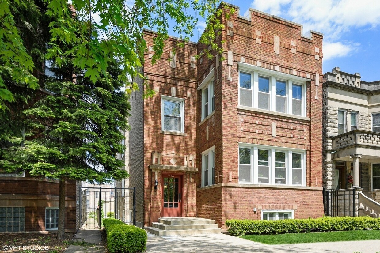 Primary Photo - 2220 W 37th St