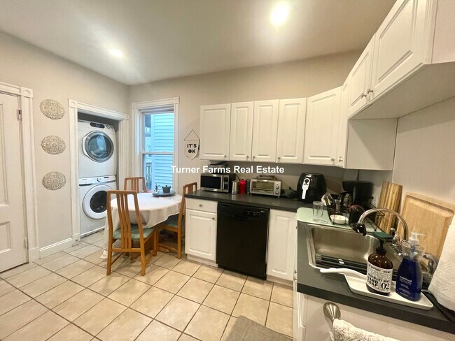 Foto del edificio - 276 E Cottage St