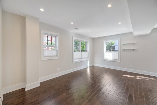 Building Photo - 16 17th St NE