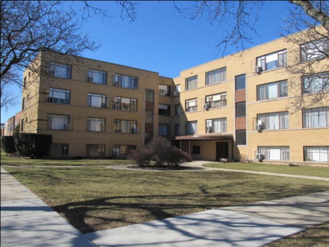 Foto principal - 2710 W Summerdale Ave