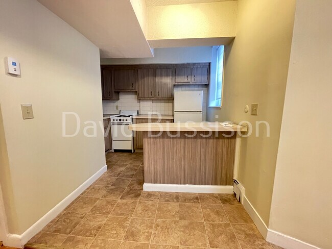 Building Photo - 181 Thorndike St