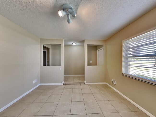 Building Photo - 122 Mayorca Ct